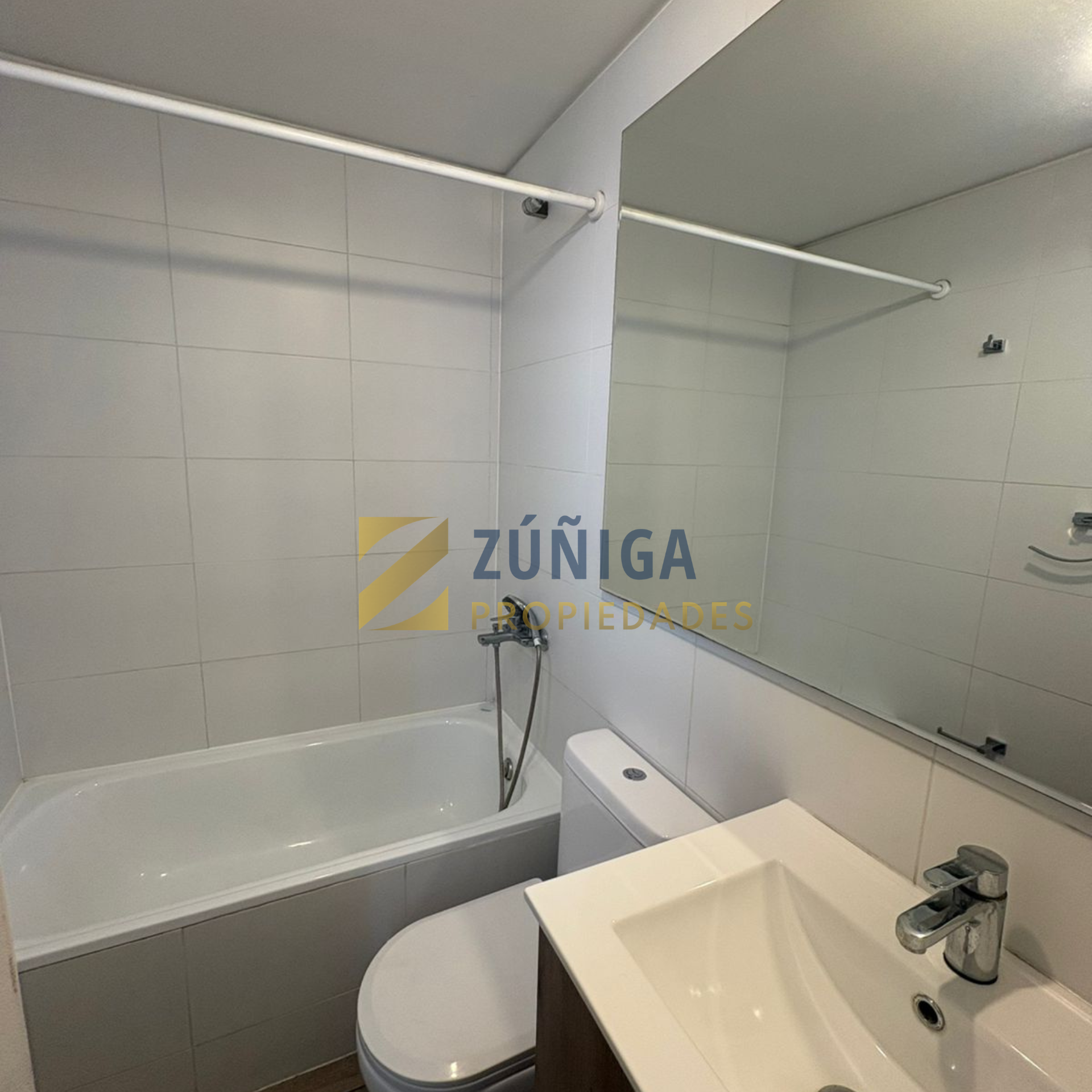 Moderno y luminoso departamento 2D/2B Los Héroes – Santiago Centro - 12